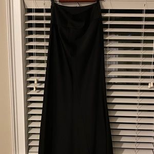 A-length skirt, satin